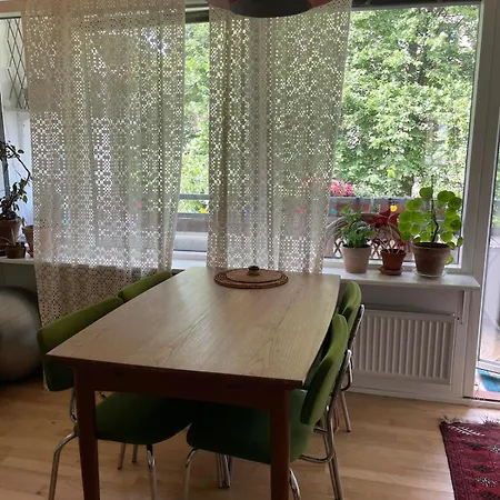 Flat Near Metro, Shopping & Park Leilighet København