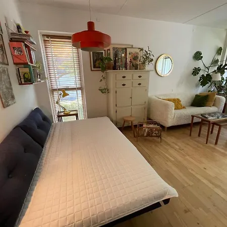 Flat Near Metro, Shopping & Park * København